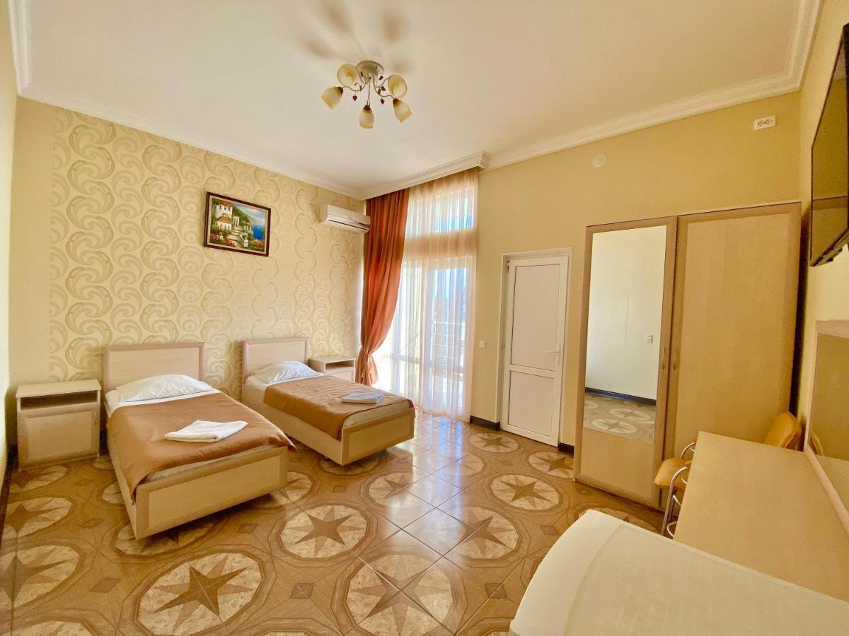 Мини-Отель Кристалл Tsandrypsh Bagian luar foto